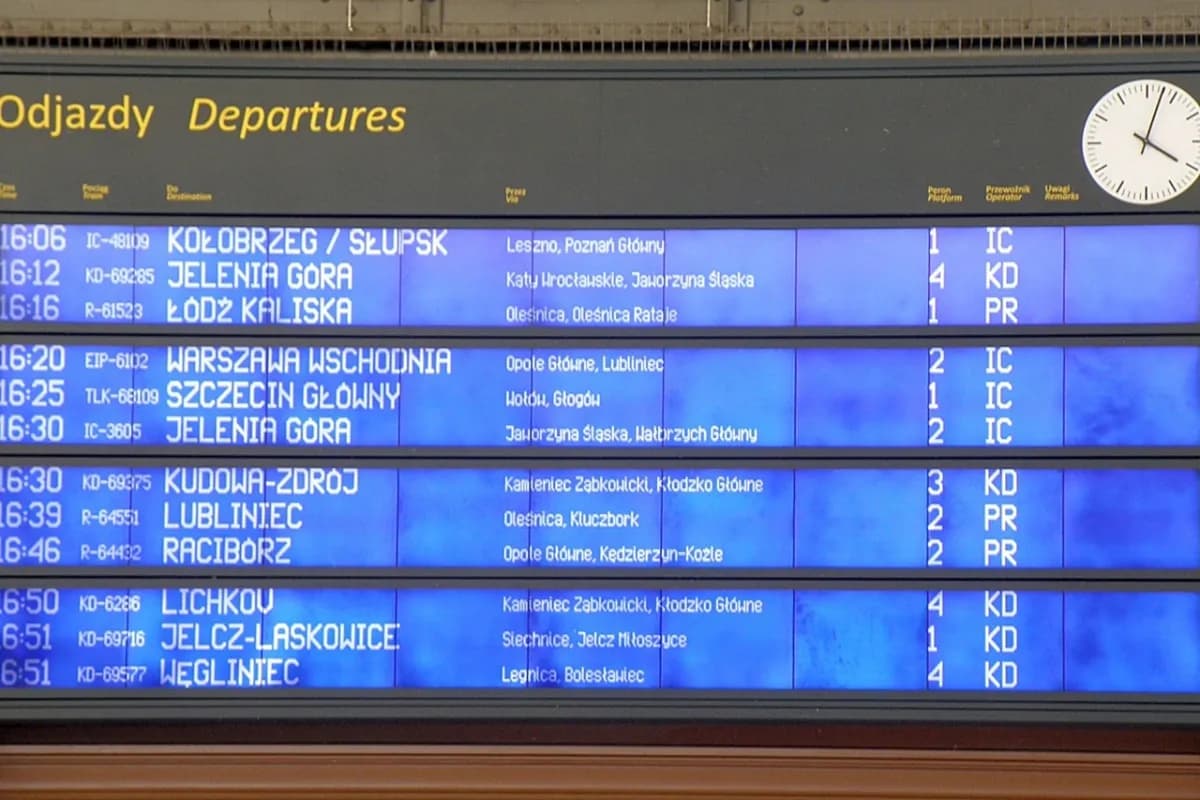 Aktualny rozkład jazdy pociągów Katowice: Odjazdy, perony, opóźnienia