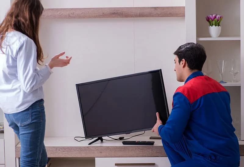 Jak przewieźć telewizor 65 cali? Poradnik eksperta krok po kroku